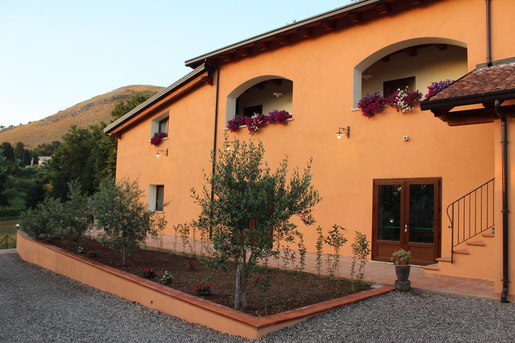 Agriturismo L'Ulivo Padula Buitenkant foto
